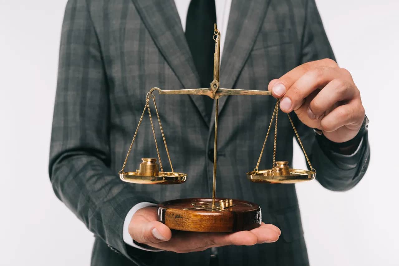 Adwokat czy radca prawny? Wybierz specjalistę, nie tytuł!